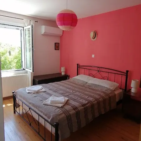 George's House Giannádes